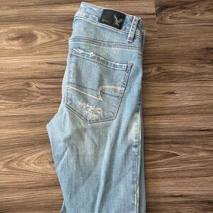 American Eagle Outfitters Light Blue Skinny Jeans - Distressed Pocket
